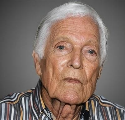 Kadr z miniserialu z lat 80. z Richardem Chamberlainem w roli historycznej, z wyraźnym klimatem epoki i filmowym zacięciem.