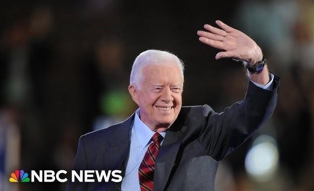 Jimmy Carter, były prezydent USA, zaangażowany w działalność humanitarną.