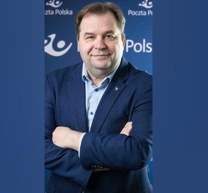 Sebastian Mikosz podczas pracy nad transformacją Poczty Polskiej lub w kontekście swojej kariery lotniczej.