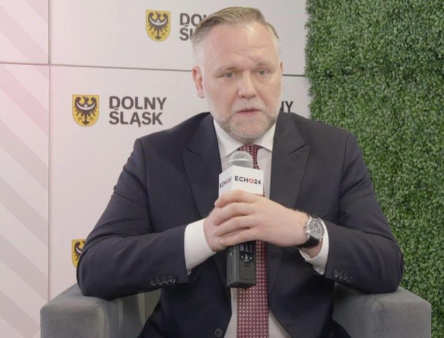 Dawid Jackiewicz jako minister skarbu państwa lub poseł.