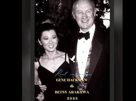 Betsy Arakawa grająca na fortepianie
