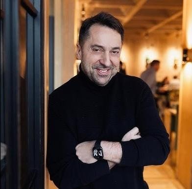 Marcin Miller w kulisach koncertu zespołu Boys