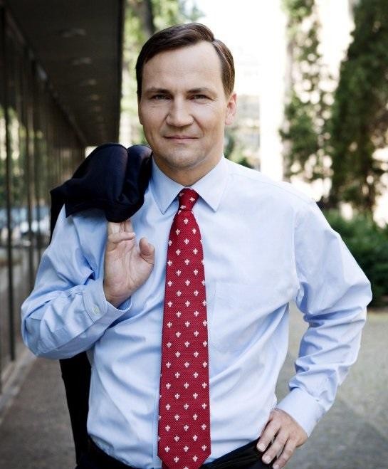 Radosław Sikorski podczas dyskusji politycznej.